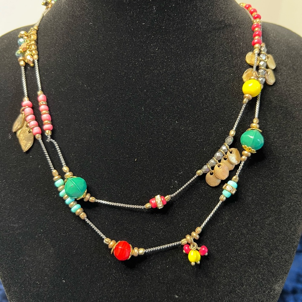 Boho style necklace and earrings.